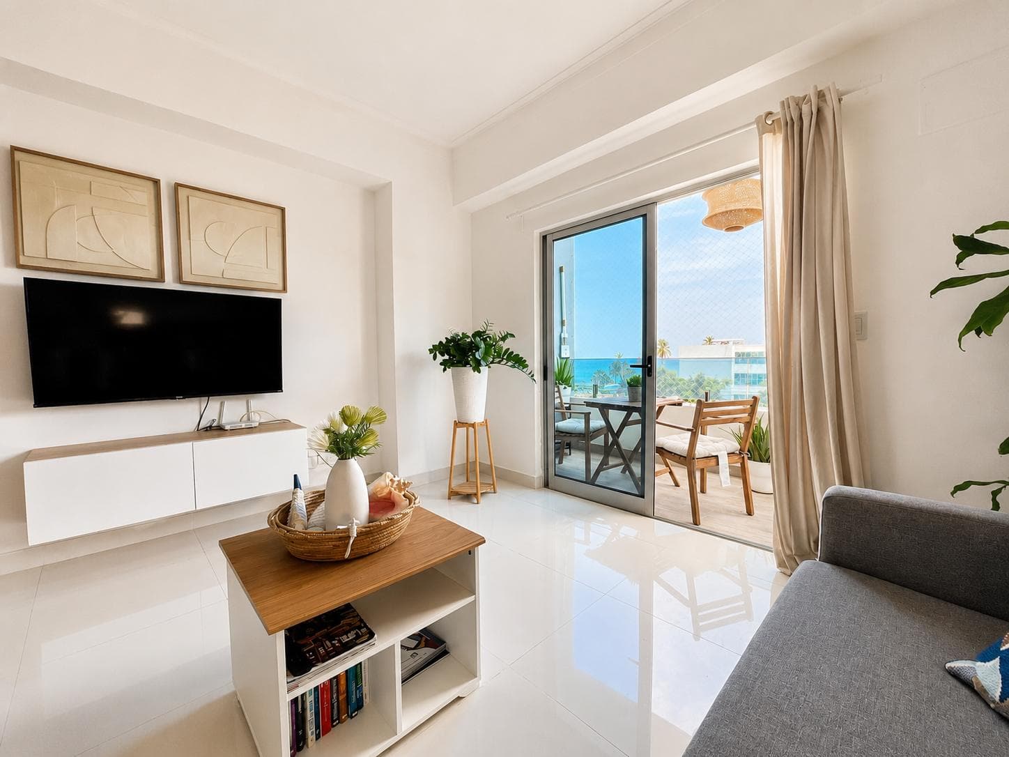 ZONA UNIVERSITARIA: Apartamento de 1 Habitación con Vista al Mar, en Torre con amenidades (piscina, gym y terrazas) en venta y alquiler amueblado