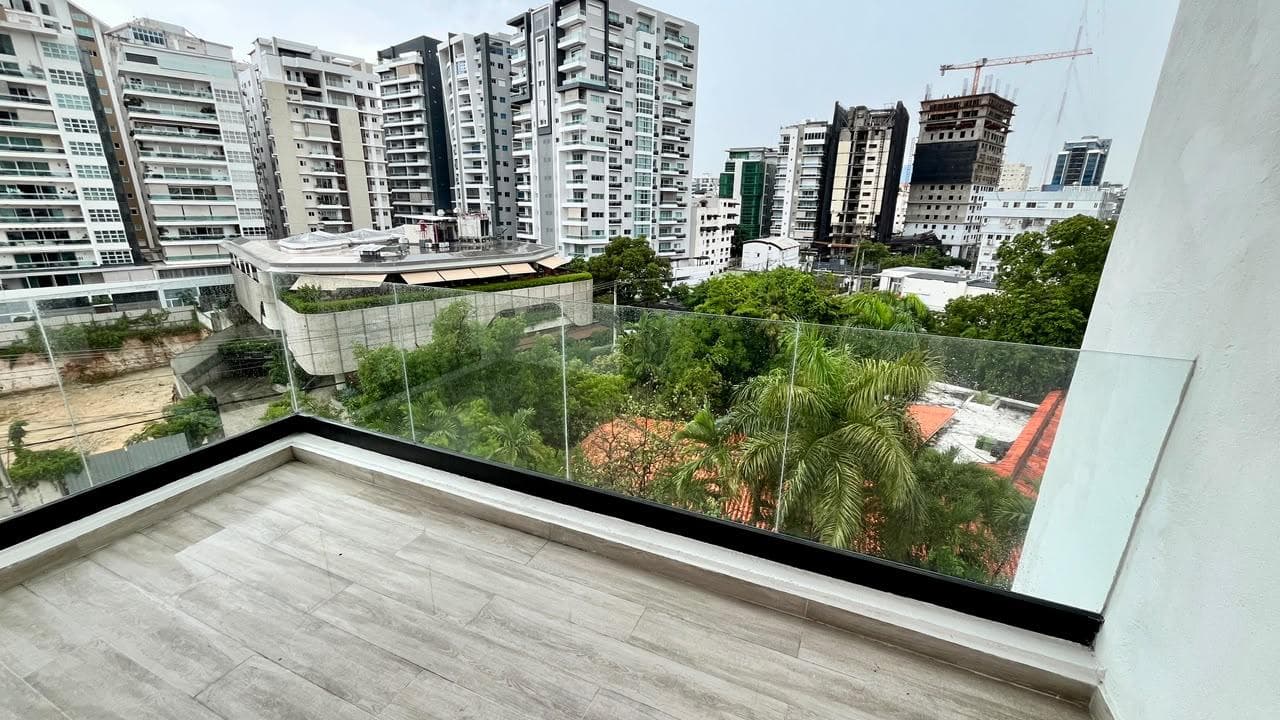 NACO: Apartamento de 3 Hab. en Torre Moderna con Amenidades como piscina, jacuzzi, gimnasio y terrazas, en Alquiler por US$2,200 (último precio)